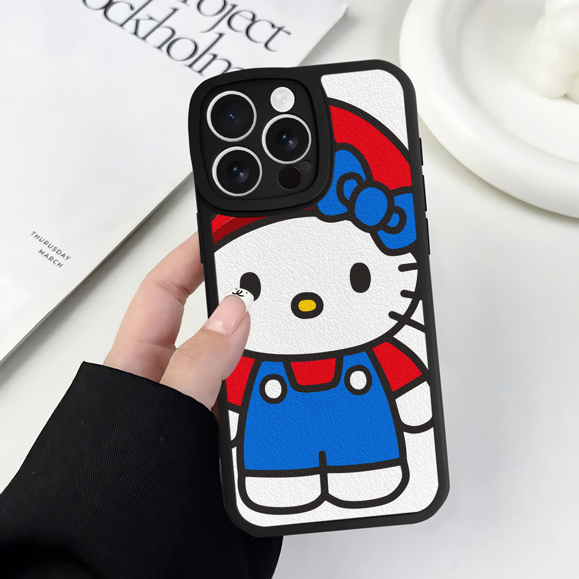 （画像用） Hello Kitty ハローキティ 【iPhone 16シリーズ対応】シリコンスマホケース（レザー調） 材質：シリコン